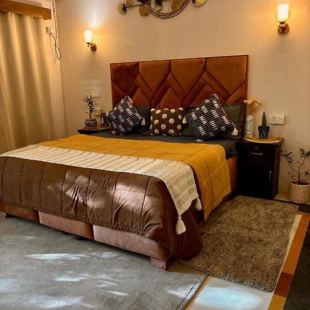 Atharva'S Homestay By Goaround Homes - Nehru Enclave Metro, South Delhi New Delhi Exteriör bild