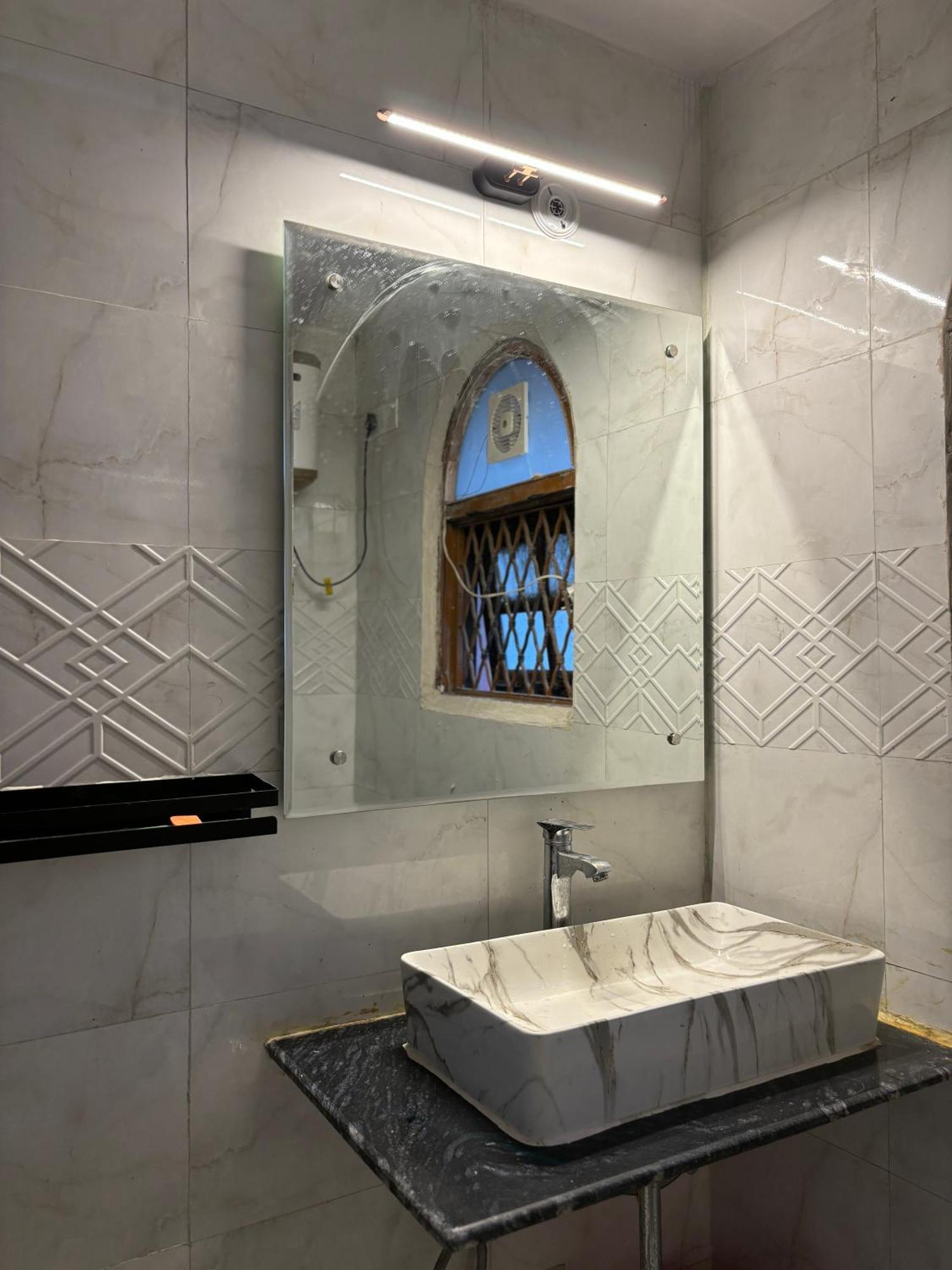 Atharva'S Homestay By Goaround Homes - Nehru Enclave Metro, South Delhi New Delhi Exteriör bild