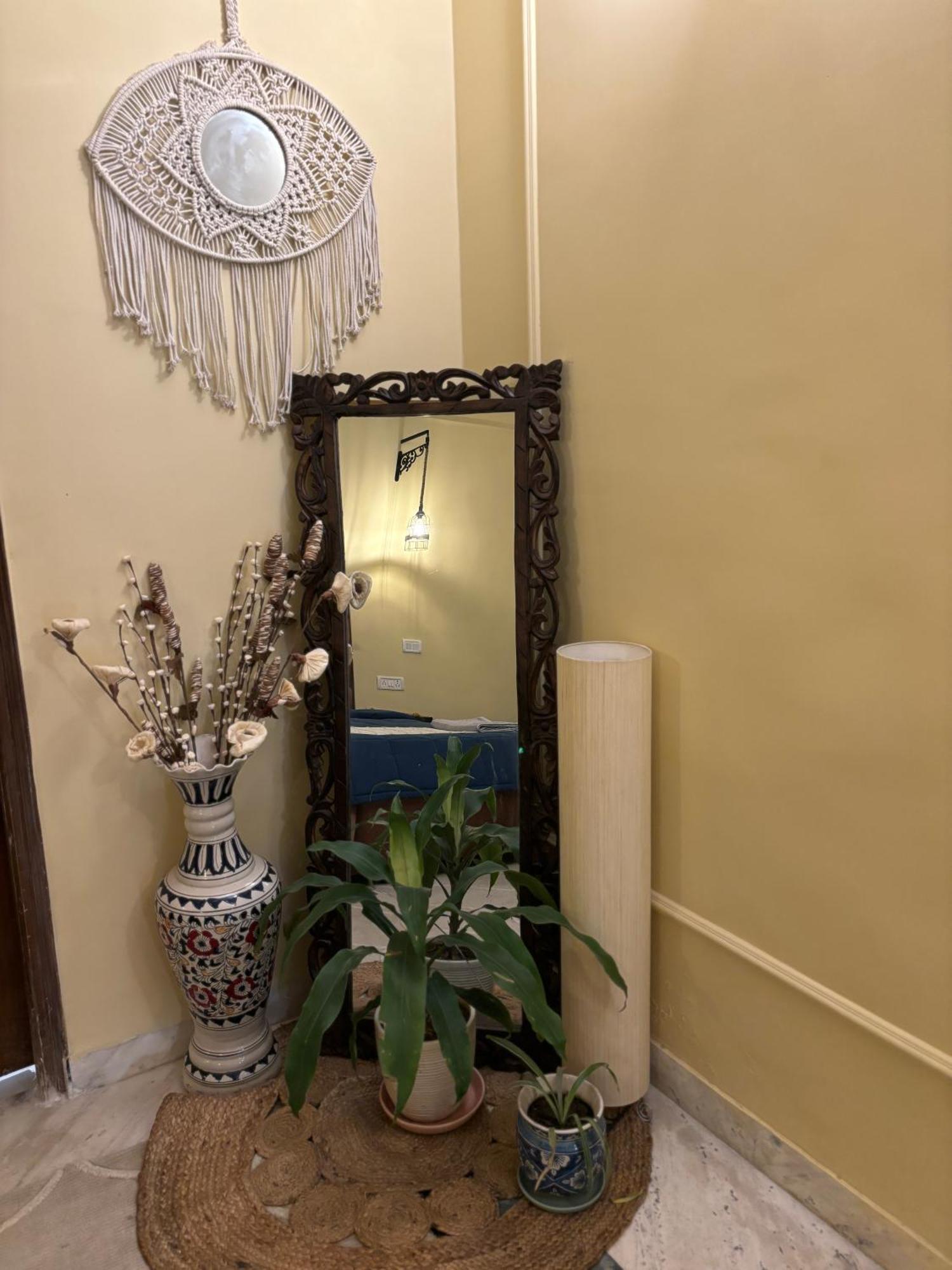 Atharva'S Homestay By Goaround Homes - Nehru Enclave Metro, South Delhi New Delhi Exteriör bild
