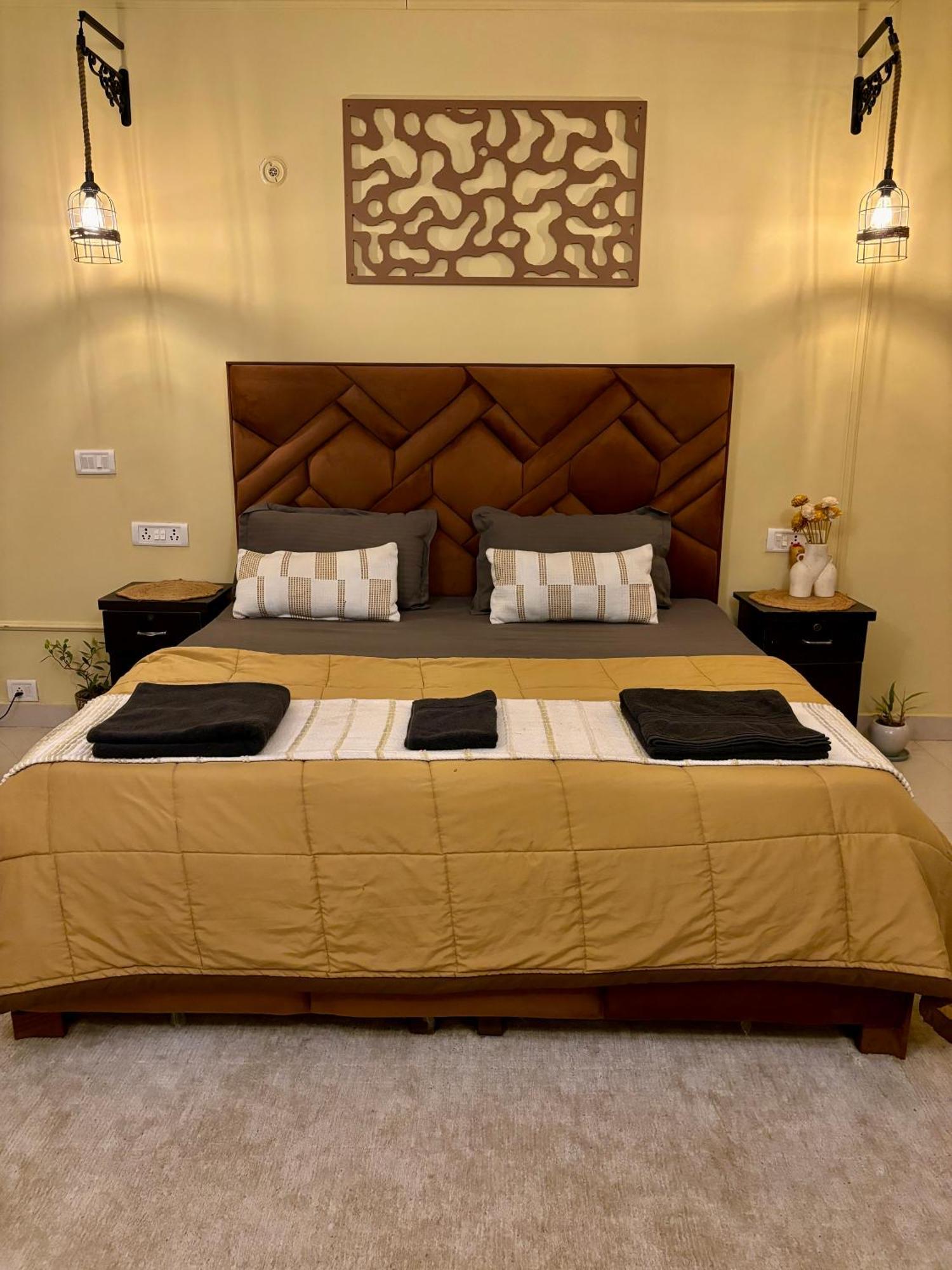 Atharva'S Homestay By Goaround Homes - Nehru Enclave Metro, South Delhi New Delhi Exteriör bild