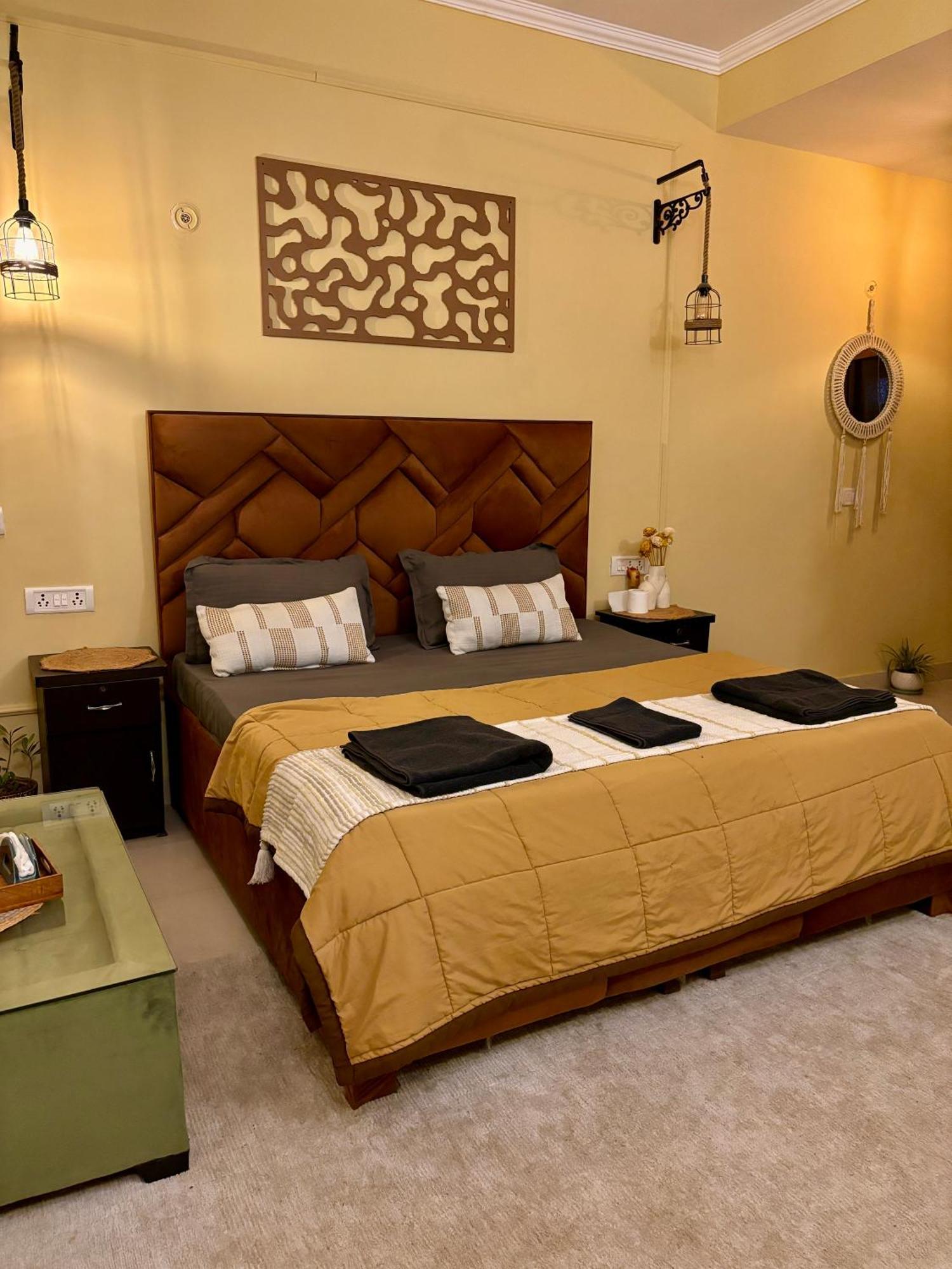 Atharva'S Homestay By Goaround Homes - Nehru Enclave Metro, South Delhi New Delhi Exteriör bild