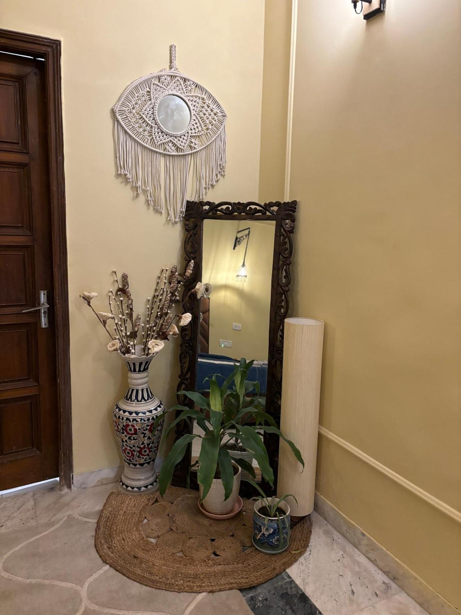 Atharva'S Homestay By Goaround Homes - Nehru Enclave Metro, South Delhi New Delhi Exteriör bild