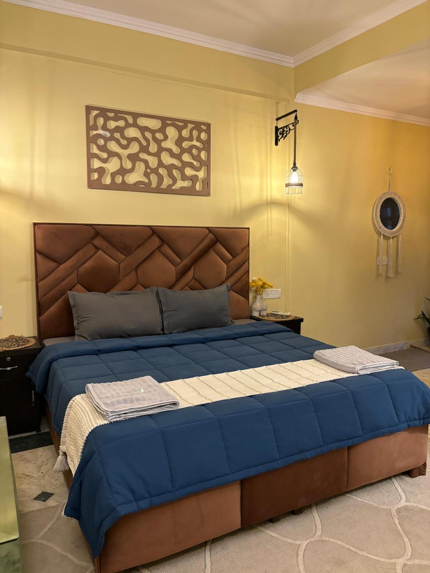 Atharva'S Homestay By Goaround Homes - Nehru Enclave Metro, South Delhi New Delhi Exteriör bild
