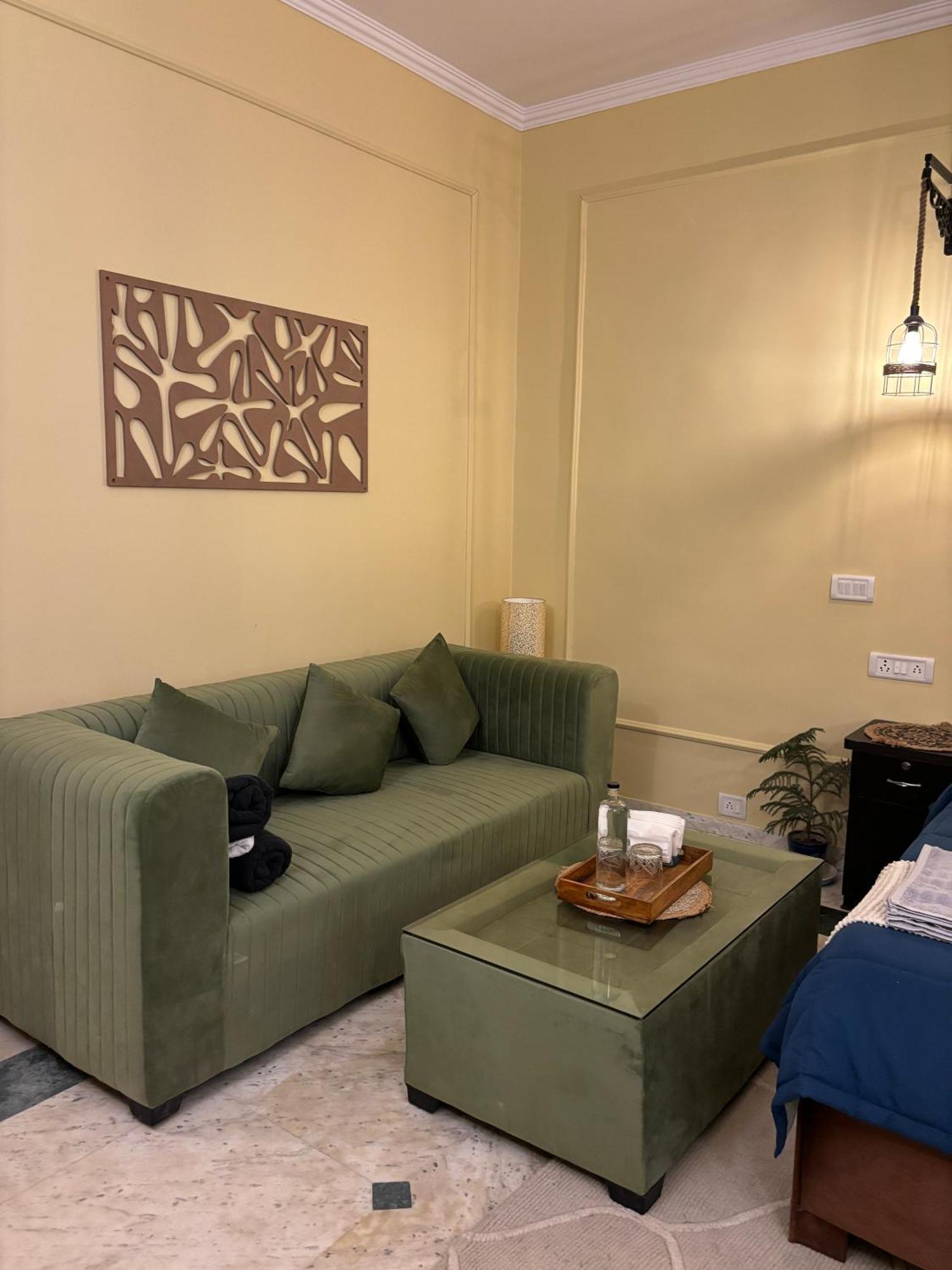 Atharva'S Homestay By Goaround Homes - Nehru Enclave Metro, South Delhi New Delhi Exteriör bild