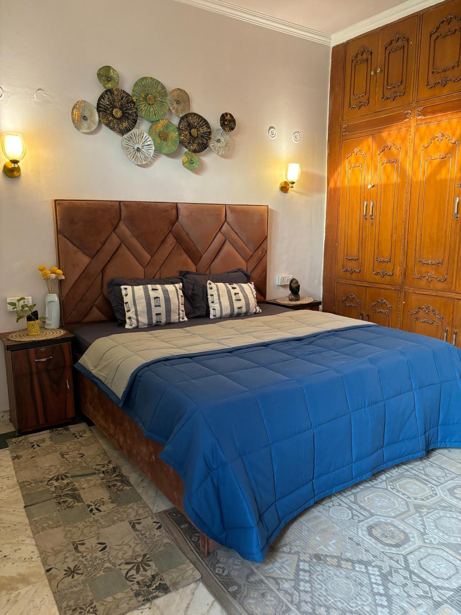 Atharva'S Homestay By Goaround Homes - Nehru Enclave Metro, South Delhi New Delhi Exteriör bild