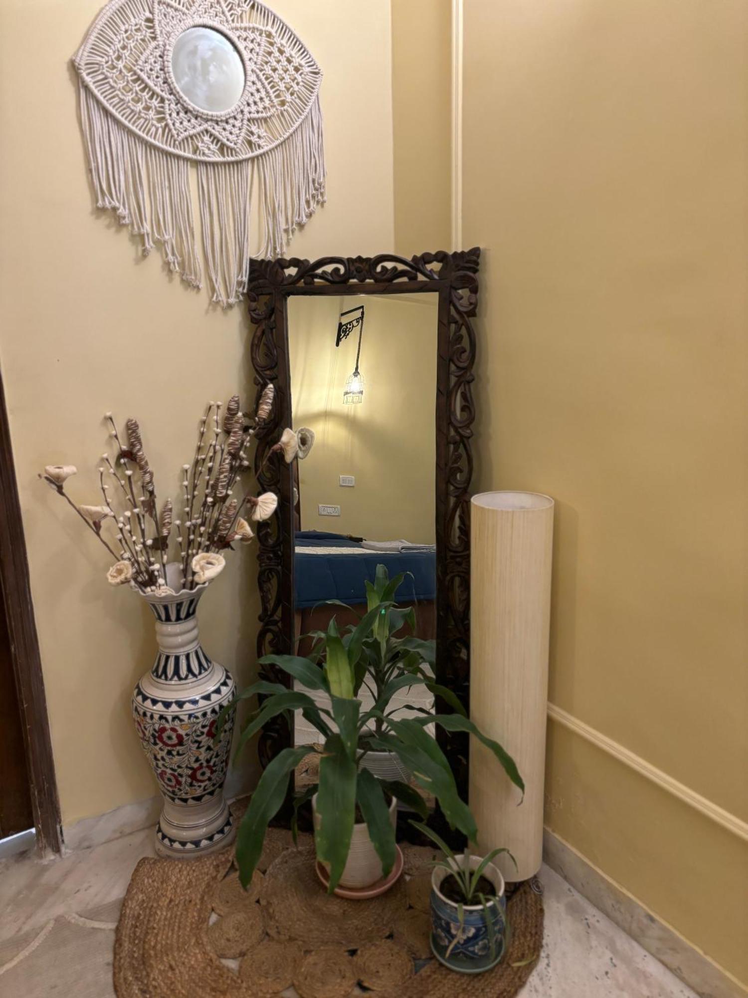 Atharva'S Homestay By Goaround Homes - Nehru Enclave Metro, South Delhi New Delhi Exteriör bild