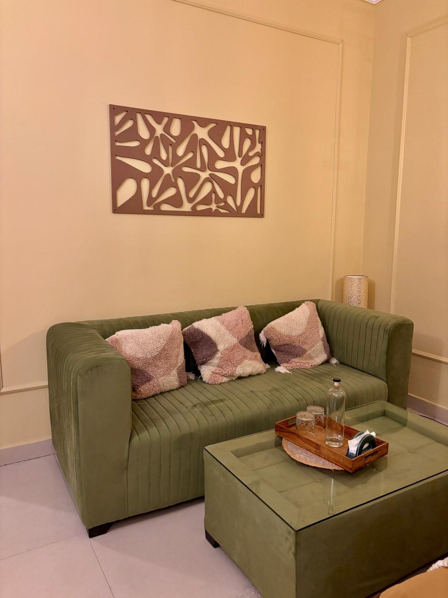 Atharva'S Homestay By Goaround Homes - Nehru Enclave Metro, South Delhi New Delhi Exteriör bild