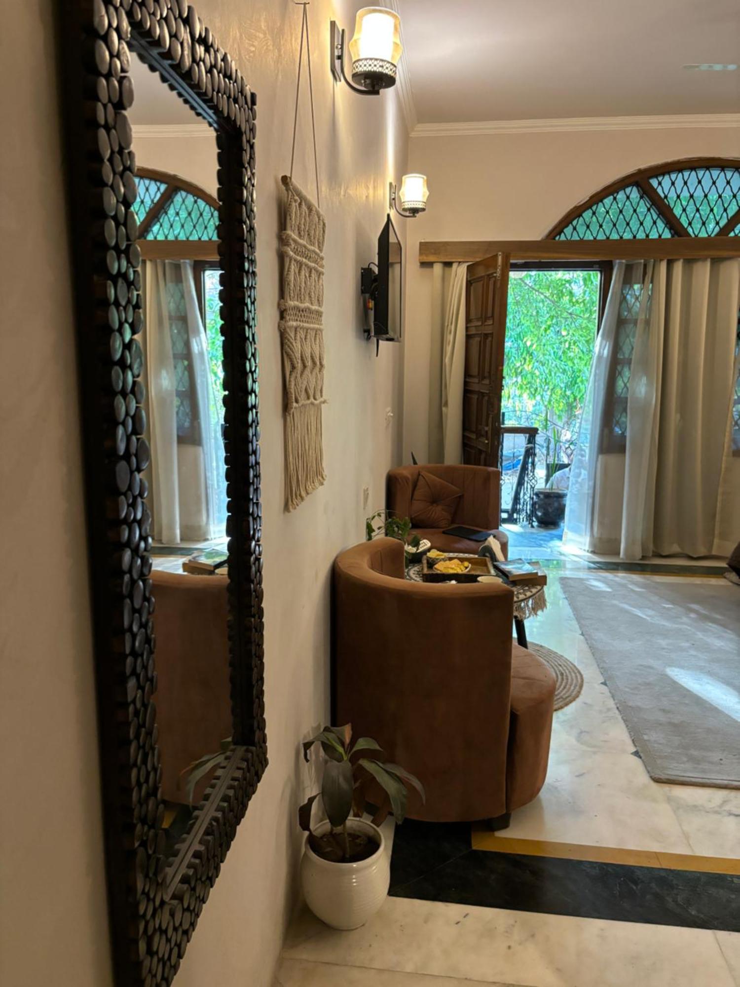 Atharva'S Homestay By Goaround Homes - Nehru Enclave Metro, South Delhi New Delhi Exteriör bild