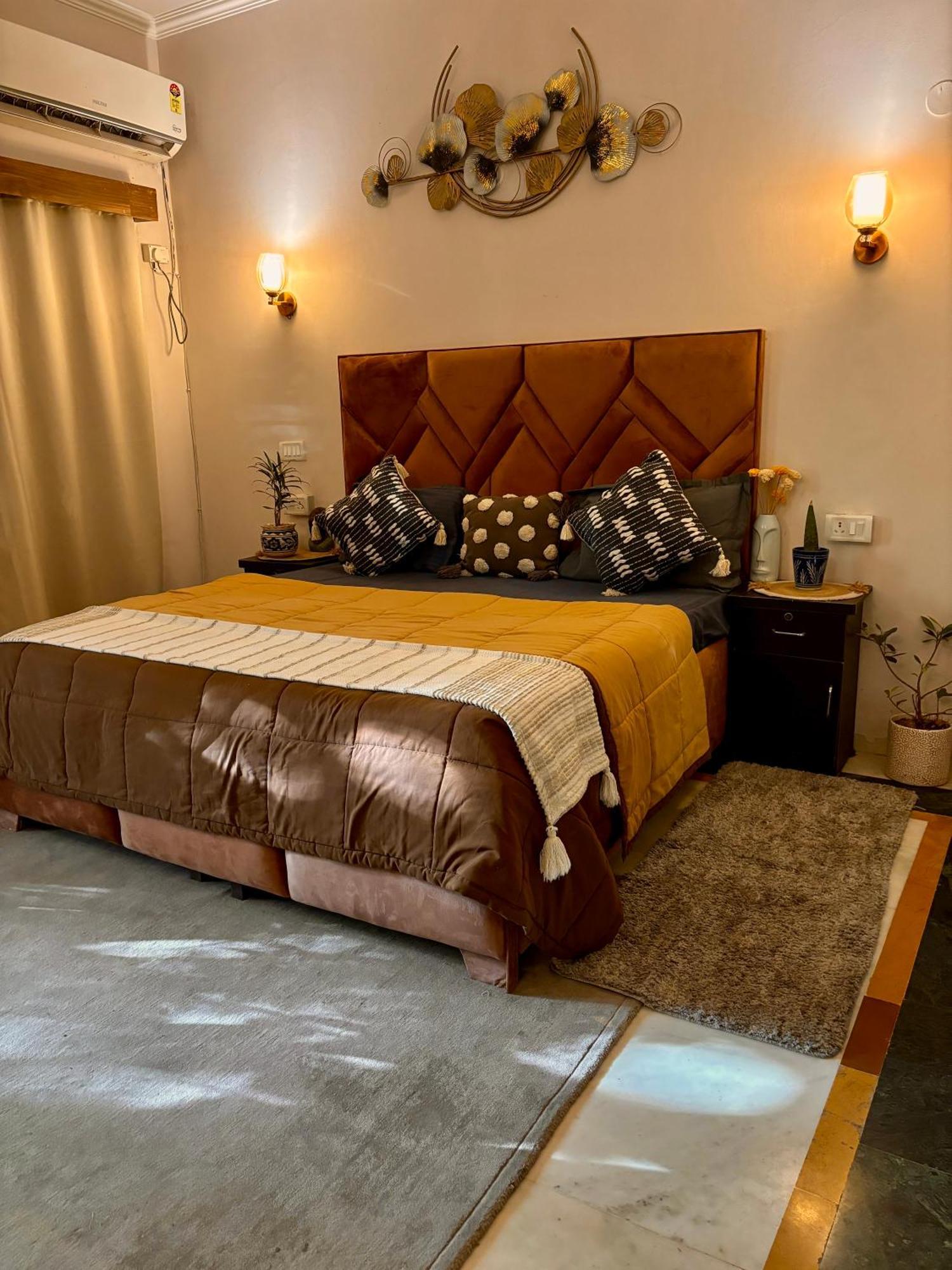 Atharva'S Homestay By Goaround Homes - Nehru Enclave Metro, South Delhi New Delhi Exteriör bild
