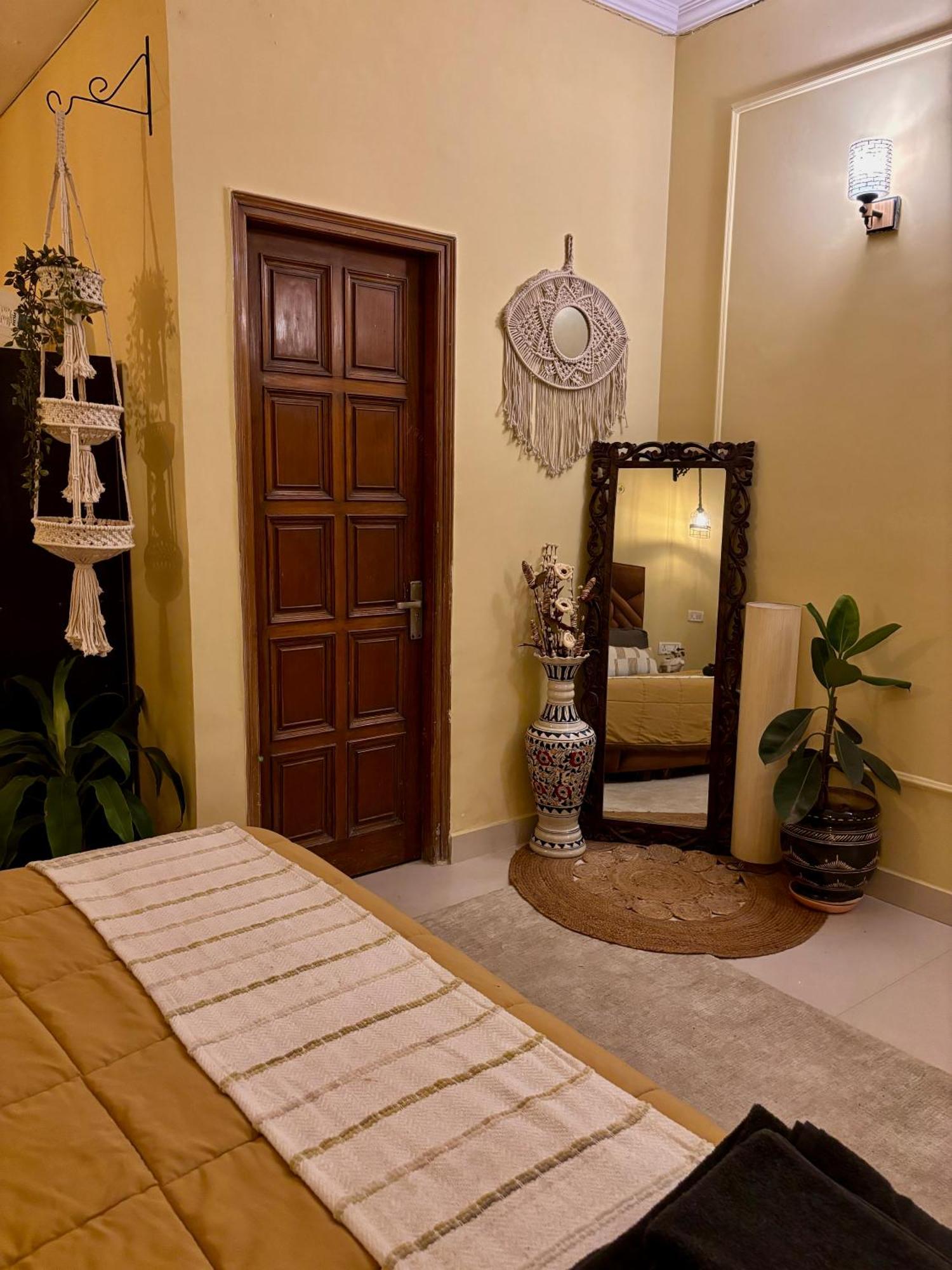 Atharva'S Homestay By Goaround Homes - Nehru Enclave Metro, South Delhi New Delhi Exteriör bild