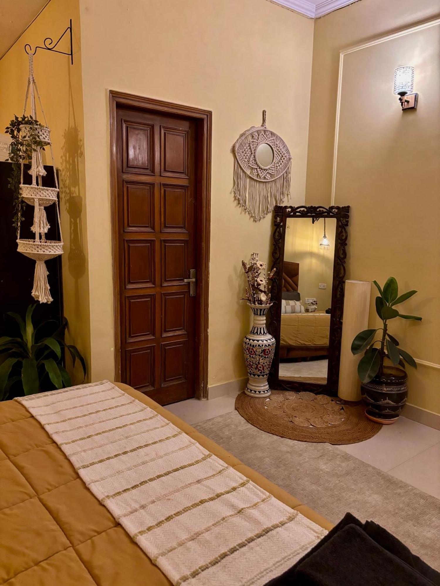 Atharva'S Homestay By Goaround Homes - Nehru Enclave Metro, South Delhi New Delhi Exteriör bild