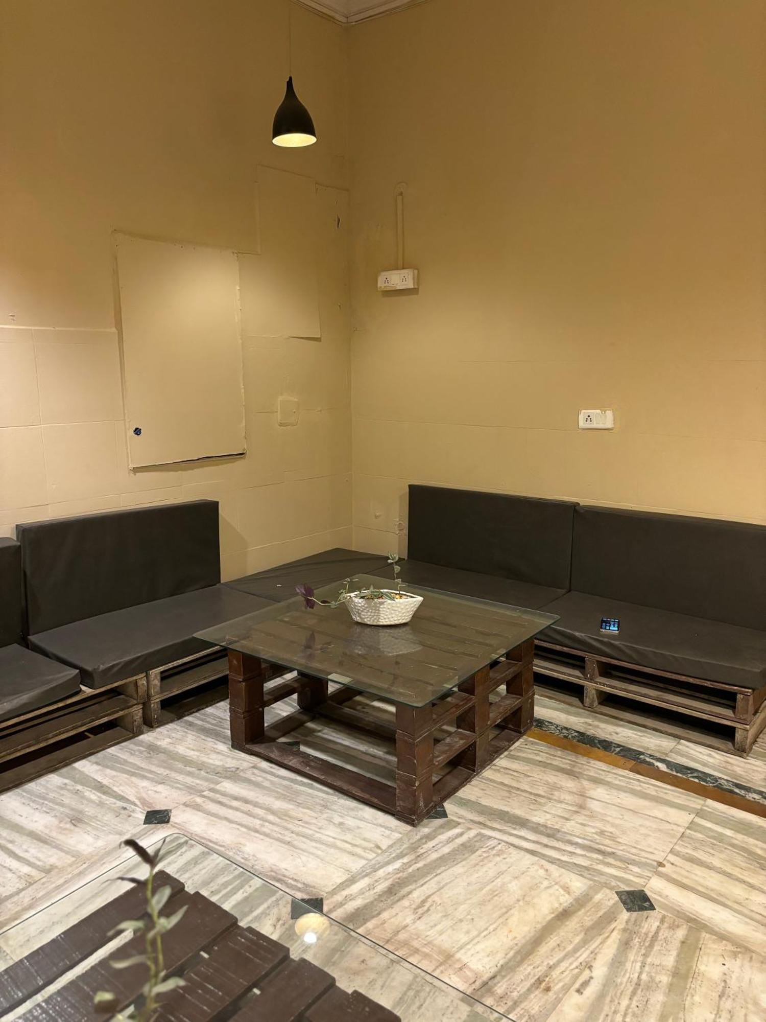 Atharva'S Homestay By Goaround Homes - Nehru Enclave Metro, South Delhi New Delhi Exteriör bild