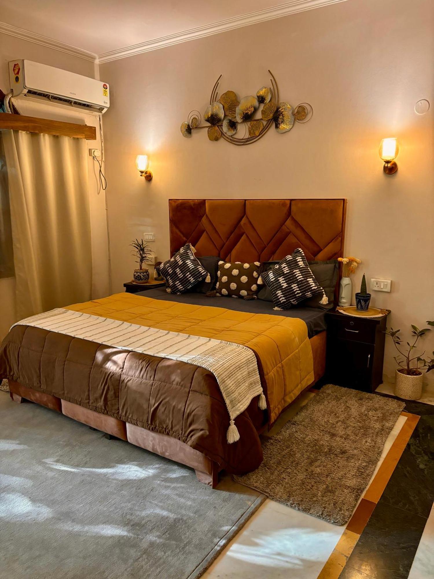 Atharva'S Homestay By Goaround Homes - Nehru Enclave Metro, South Delhi New Delhi Exteriör bild