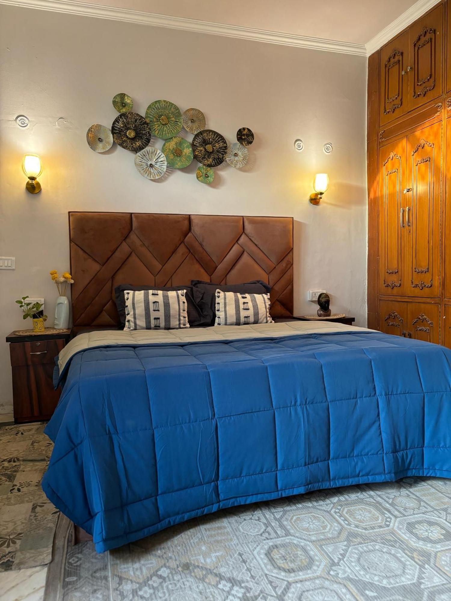 Atharva'S Homestay By Goaround Homes - Nehru Enclave Metro, South Delhi New Delhi Exteriör bild