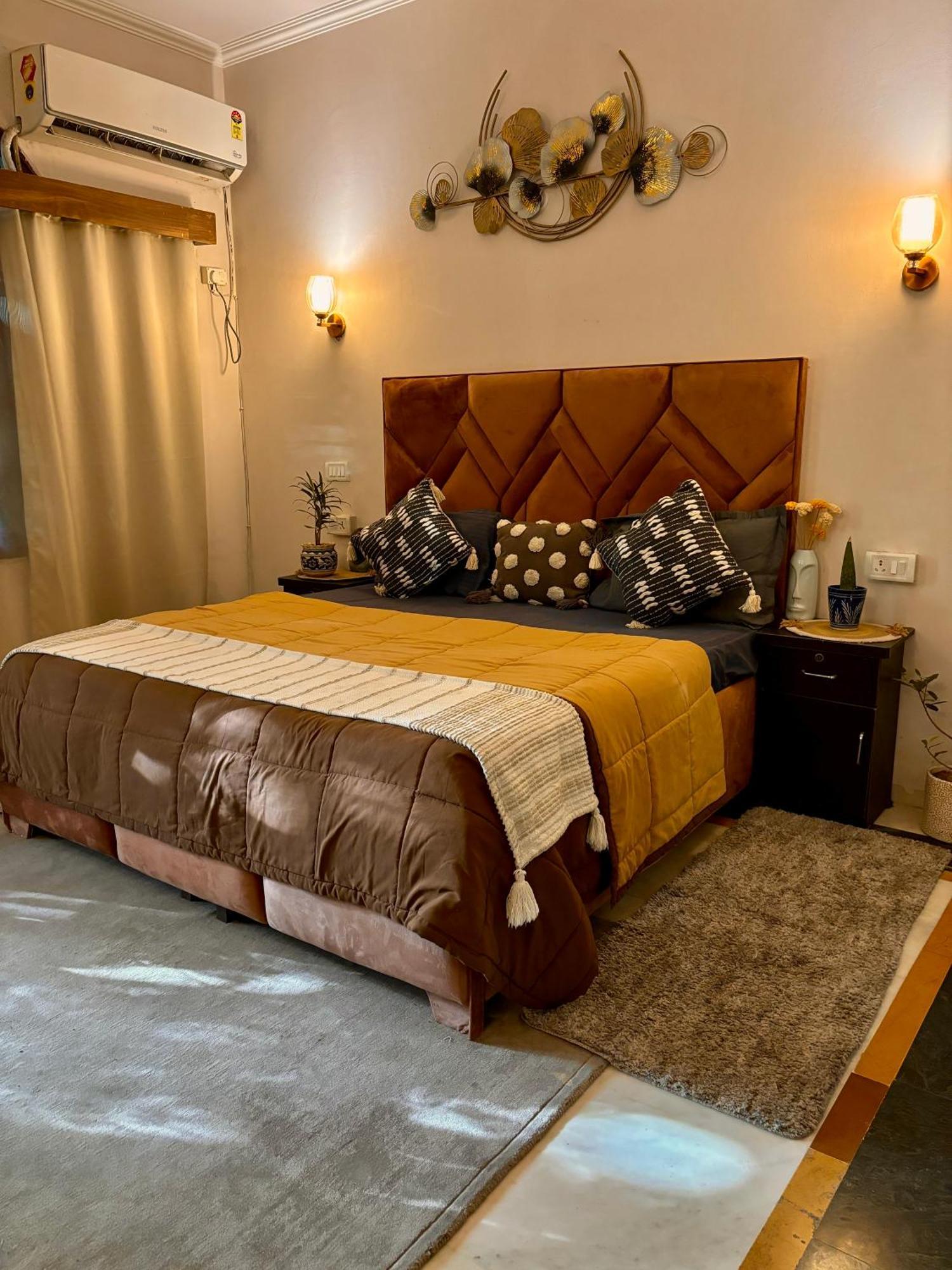 Atharva'S Homestay By Goaround Homes - Nehru Enclave Metro, South Delhi New Delhi Exteriör bild