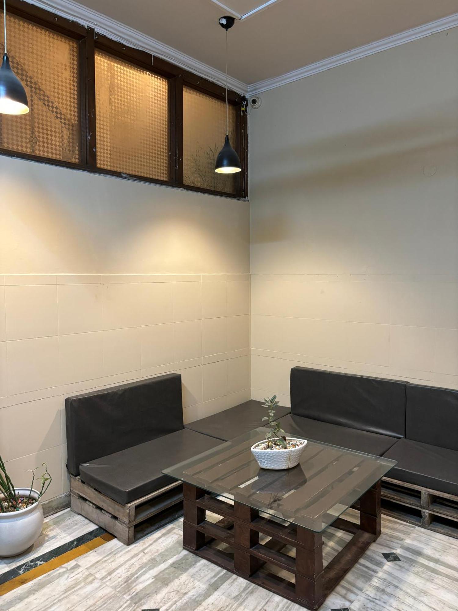 Atharva'S Homestay By Goaround Homes - Nehru Enclave Metro, South Delhi New Delhi Exteriör bild