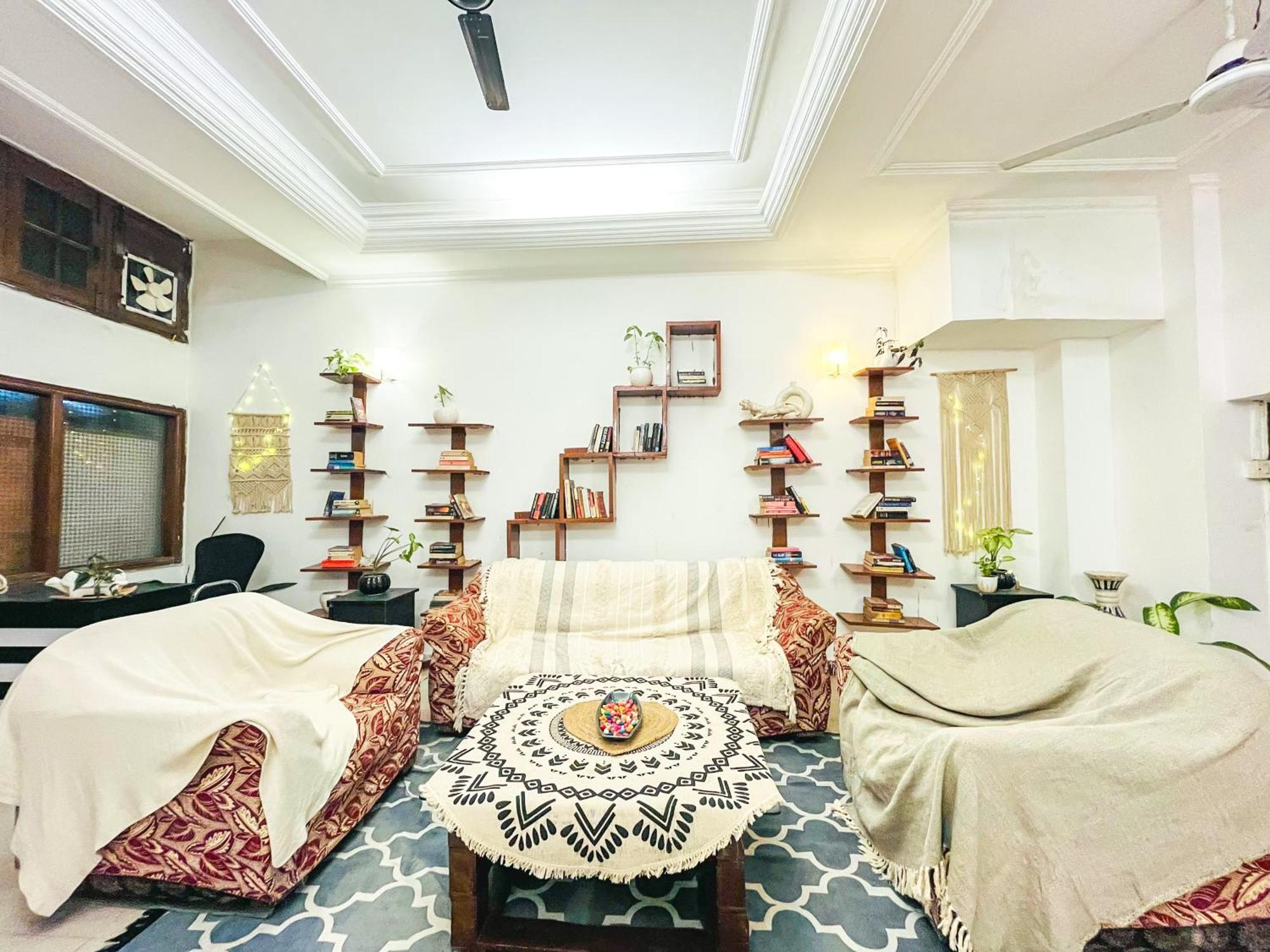 Atharva'S Homestay By Goaround Homes - Nehru Enclave Metro, South Delhi New Delhi Exteriör bild