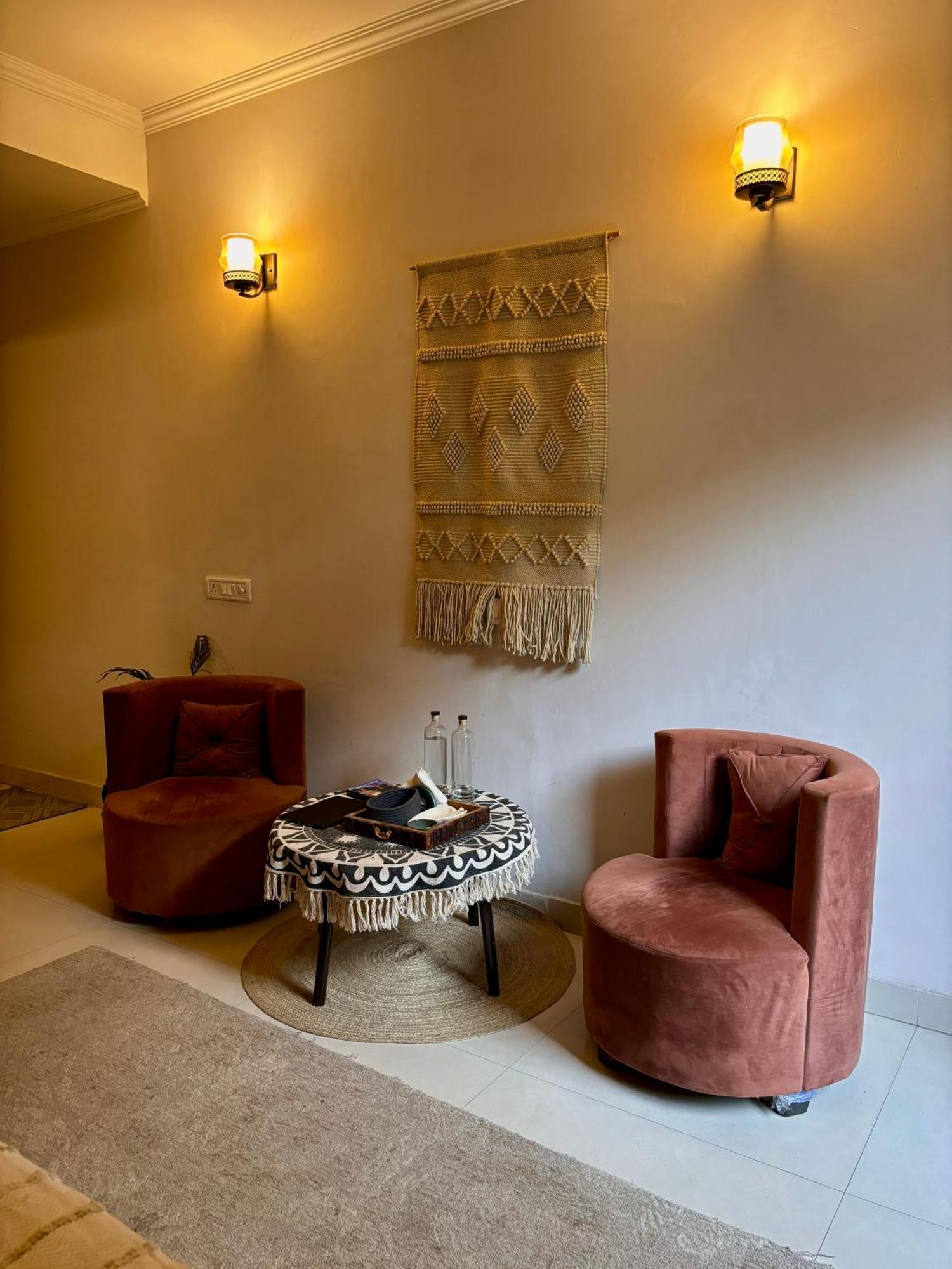 Atharva'S Homestay By Goaround Homes - Nehru Enclave Metro, South Delhi New Delhi Exteriör bild